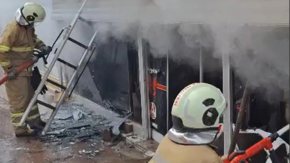 TELEFON MAĞAZASINDA KORKUTAN YANGIN