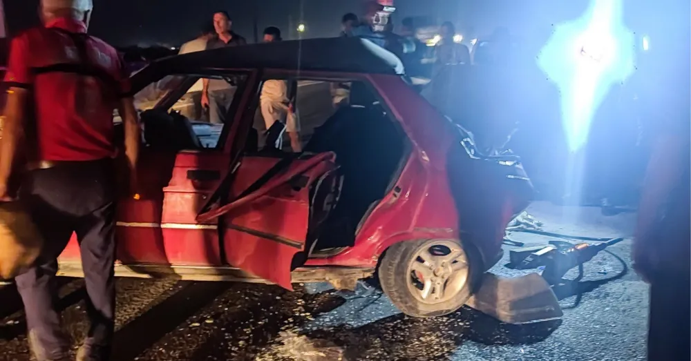 İKİ OTOMOBİL ÇARPIŞTI: 1 ÖLÜ, 4 YARALI