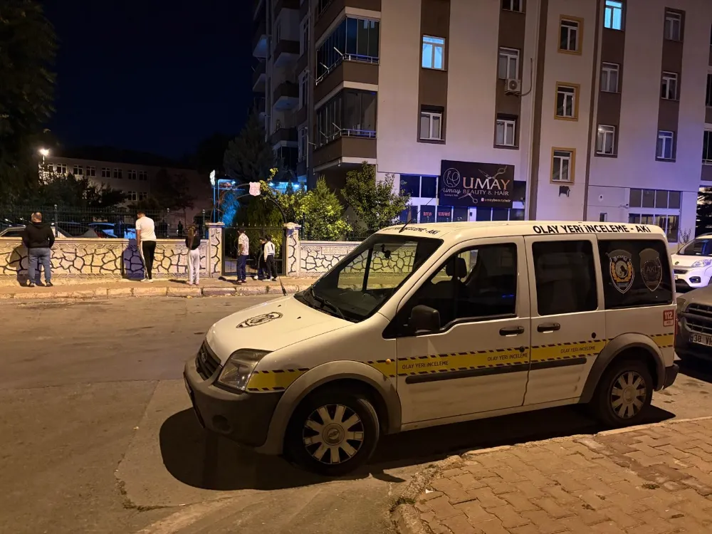 3 AY ÖNCE BABASI ÖLÜ BULUNAN GENÇ İNTİHAR ETTİ