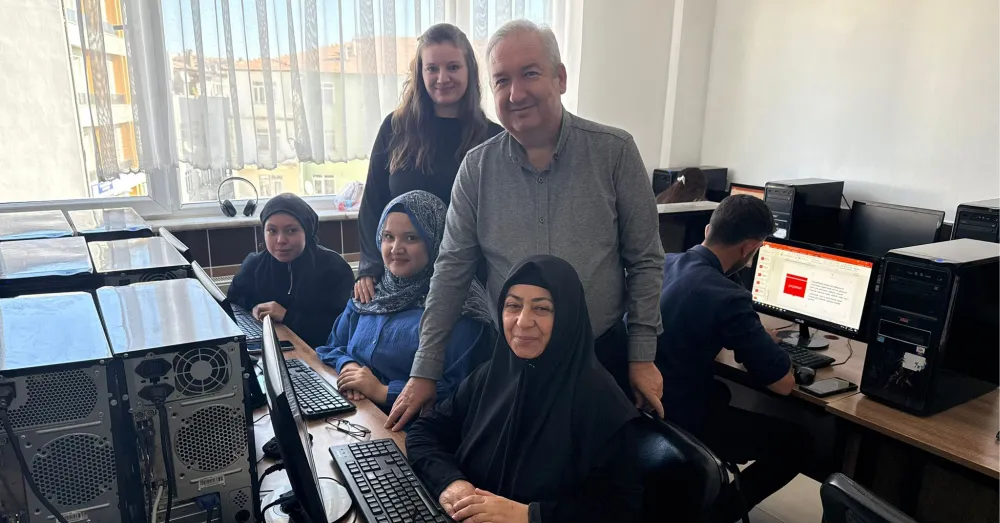 ÖĞRENMENİN YAŞI YOKTUR! 60 YAŞINDA BİLGİSAYAR KURSUNDA