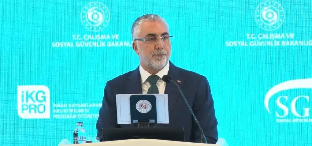 BAKAN IŞIKHAN: 