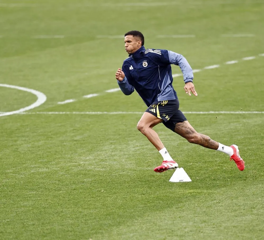 FENERBAHÇE ÖNCE SALONDA, SONRA SAHADA ÇALIŞTI