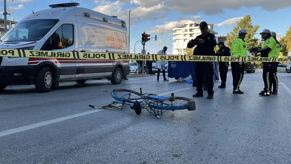 TANKER BİSİKLETLİYE ÇARPTI: 1 ÖLÜ