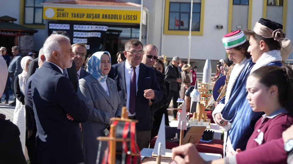 NİĞDELİ ÖĞRENCİLERDEN BİLİM VE TARİHİ BULUŞTURAN ETKİNLİK