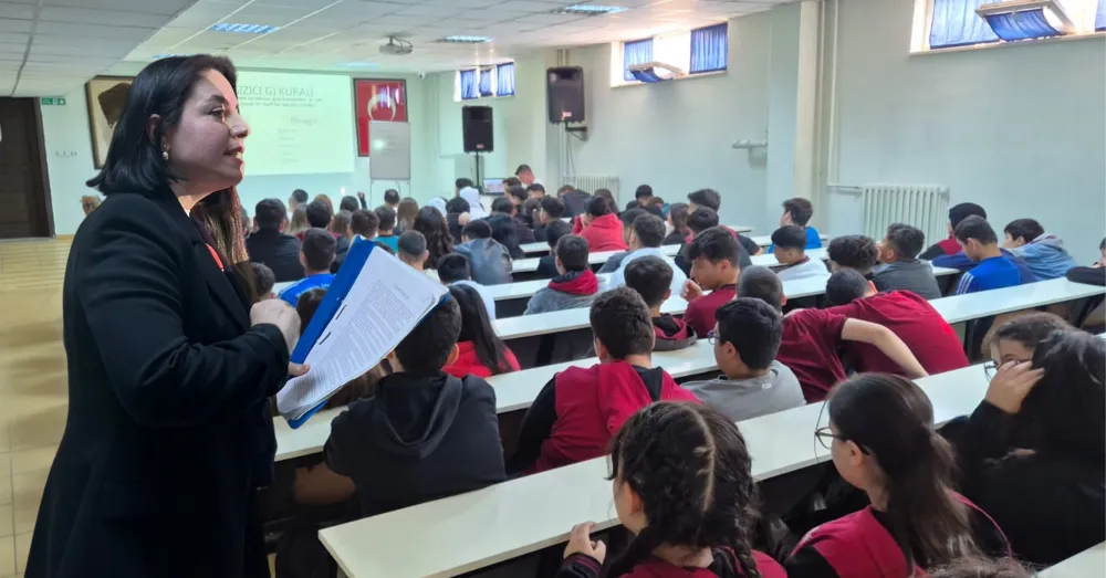 MEHMET AKİF ANADOLU LİSESİ’NDE DİKSİYON VE ETKİLİ İLETİŞİM SÖYLEŞİSİ