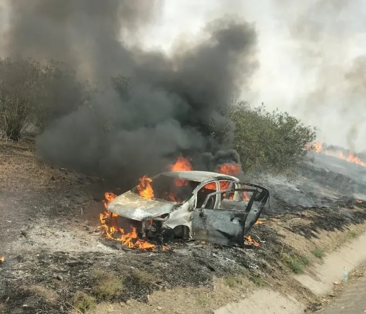 KONTROLDEN ÇIKAN OTOMOBİL ALEV ALDI