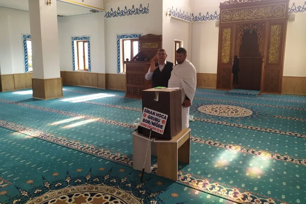 BOR’DA UMRE YOLCULUĞU ÖNCESİ MANEVİ HAZIRLIK SEMİNERİ