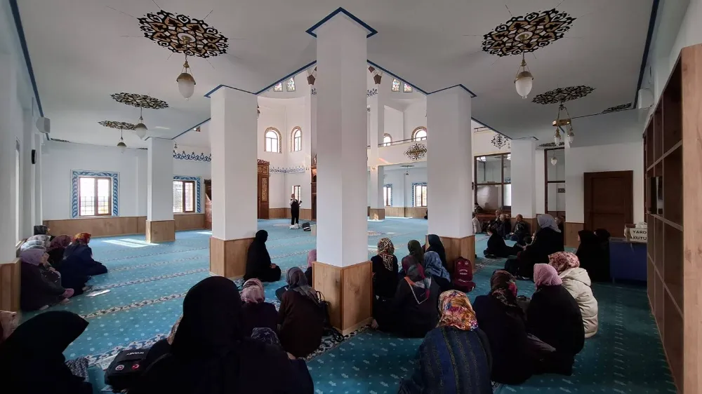 BOR’DA UMRE HAZIRLIĞI: HZ. ÖMER CAMİİ’NDE MANEVİ YOLCULUK SEMİNERİ