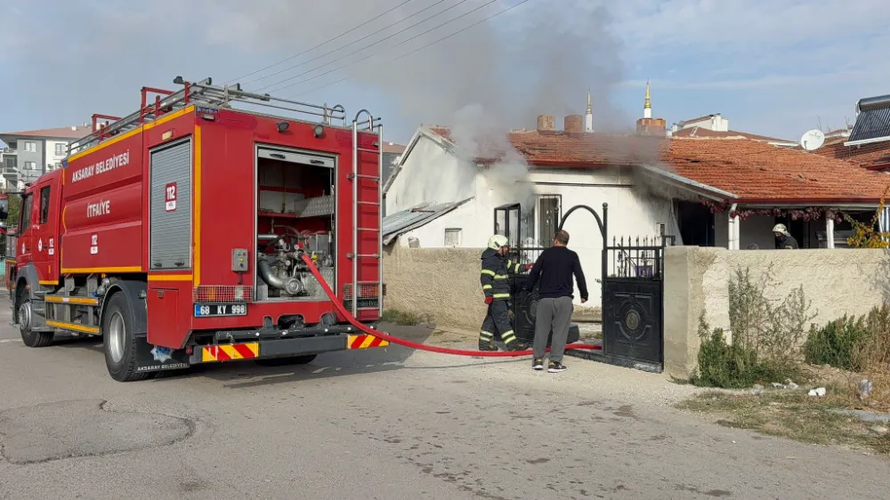 ANNESİNİN EVİNİ ATEŞE VERİP KAÇTI