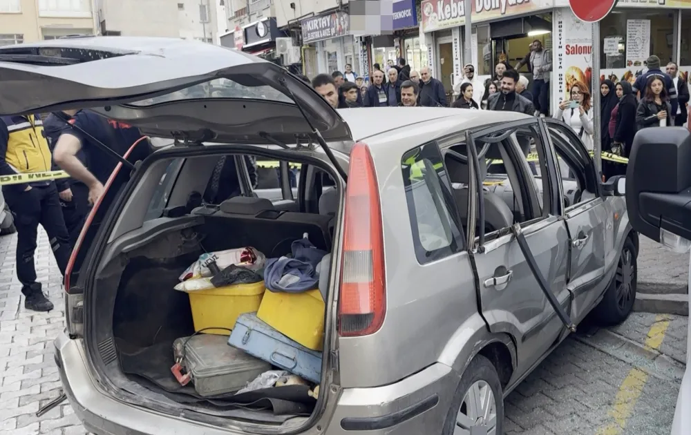 OTOMOBİLDEKİ PİKNİK TÜPÜ BOMBA GİBİ PATLADI: 1 YARALI