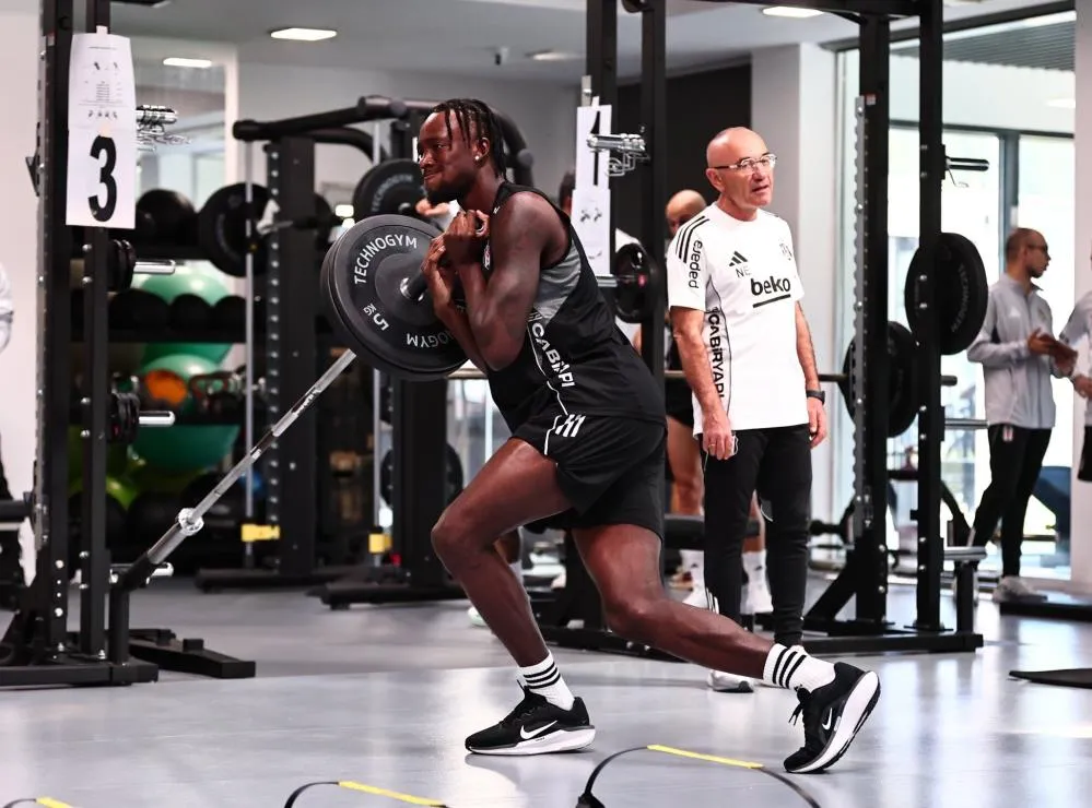 BEŞİKTAŞ GÜNÜN İLK ÇALIŞMASINI SALONDA YAPTI