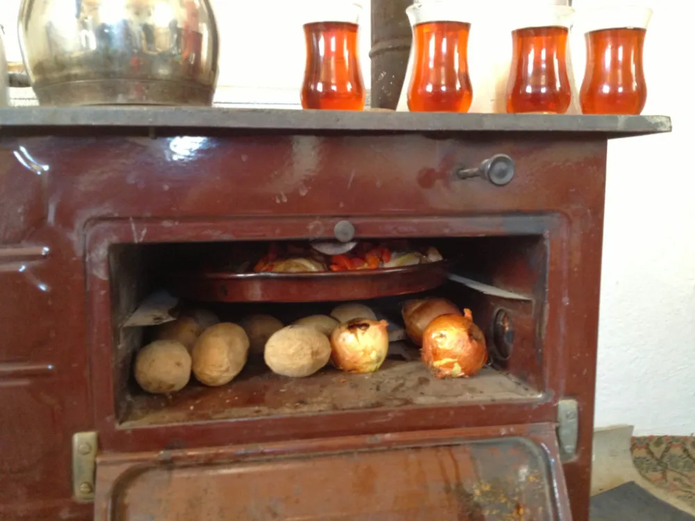 VAKTİ GELDİ! NİĞDE’DE KIŞIN SICAK MELODİSİ: SOBA VE KÖZ PATATES