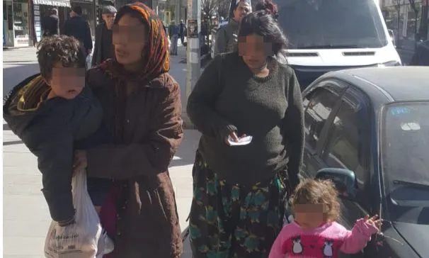 ÇARŞIDA “ABİ, ABLA BİR ŞEY DİYEBİLİR MİYİM?” SIKINTISI!