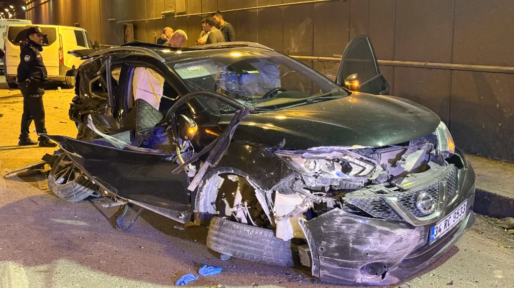 FECİ ÇARPIŞMA: 2 ÖLÜ, 1 YARALI