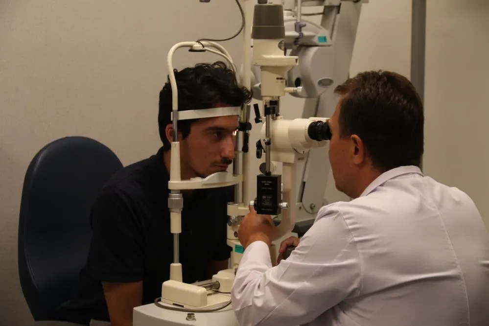 UZMANINDAN UYARI: 2050 YILINDA DÜNYANIN YARISI GÖZLÜK KULLANABİLİR