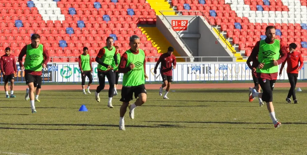 NİĞDE BELEDİYESPOR KRİTİK MAÇA ÇIKIYOR: ARANIN ARDINDAN HEDEF ZİRVE