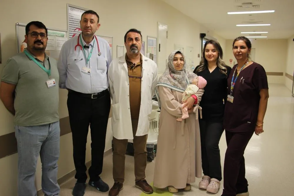 İÇ ORGANLARI GÖĞÜS BOŞLUĞUNA DOLAN BEBEK, BAŞARILI AMELİYATLA HAYATA TUTUNDU