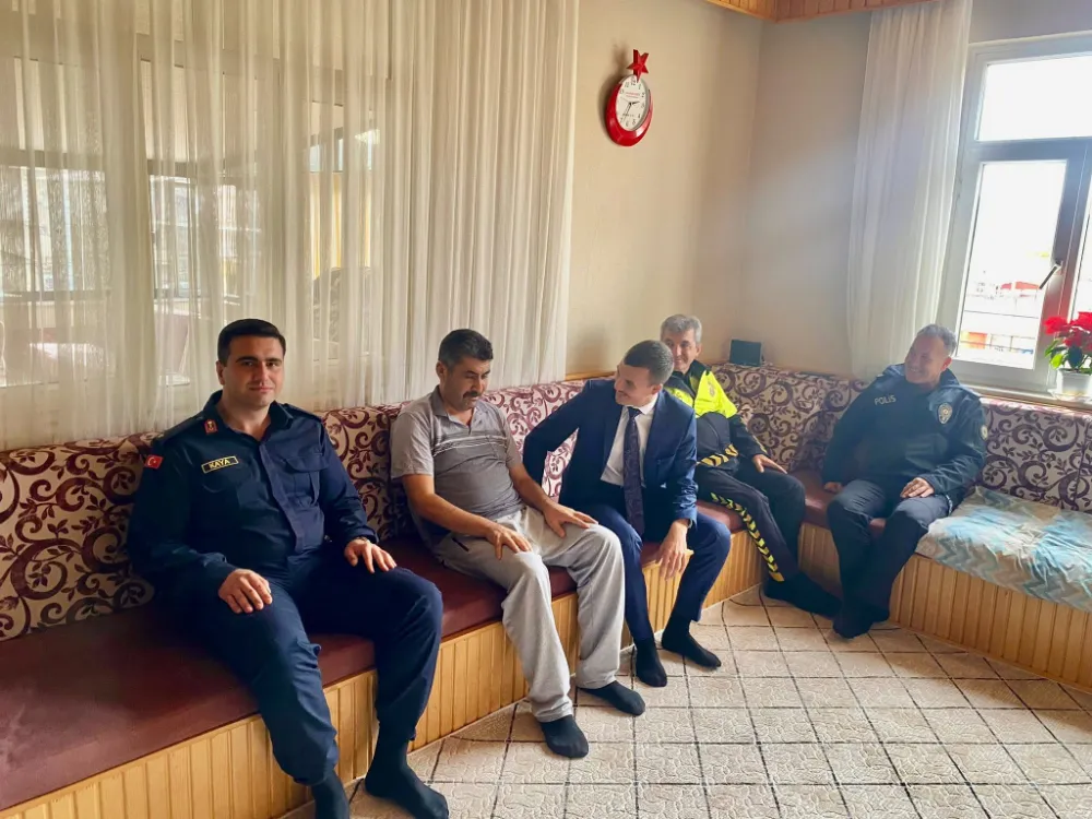 KAYMAKAM GÖKÇE’DEN MUHTAR ŞAHİN’E GEÇMİŞ OLSUN ZİYARETİ