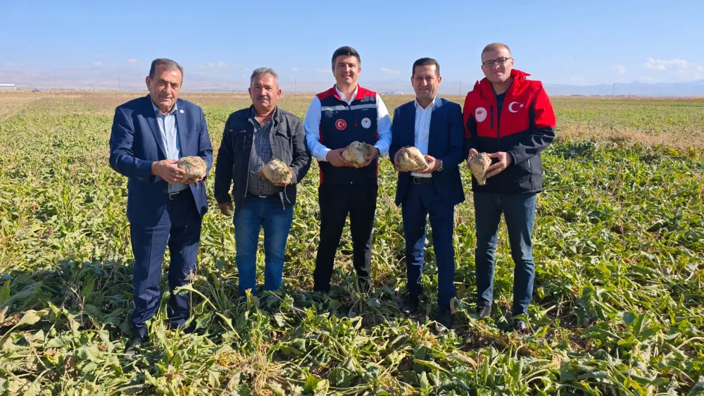 MÜDÜR METE BOR’DA PANCAR HASADINA KATILDI