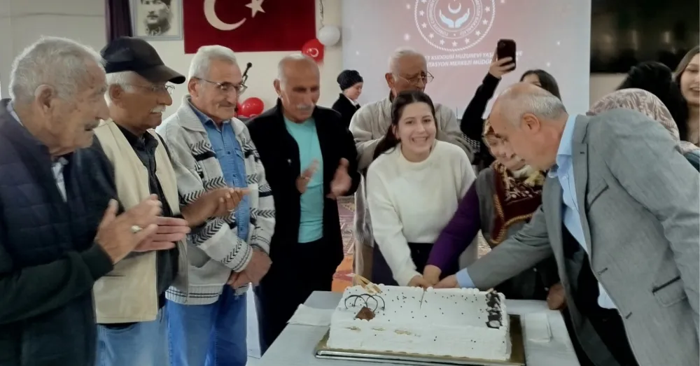 GENÇLERDEN ANLAMLI ZİYARET: HUZUREVİNDE MUTLULUK DOLU ANLAR