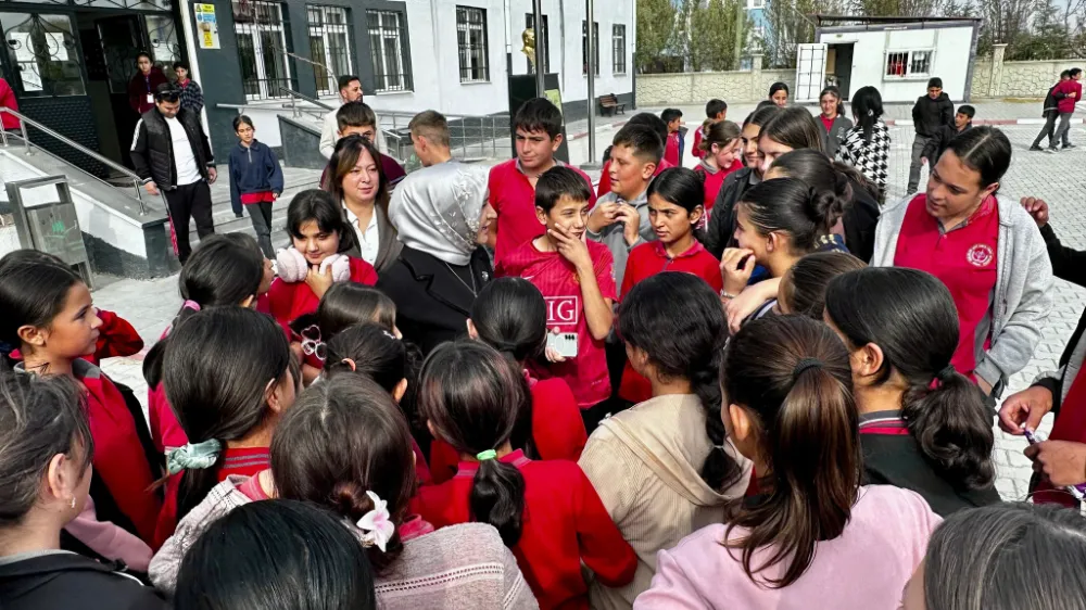 MÜDÜR ÖZBEK’TEN YEŞİLGÖLCÜK ŞEHİT OSMAN TURGUT ORTAOKULU’NA SÜRPRİZ ZİYARET