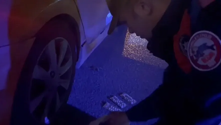 TİCARİ ARAÇTAN BİN 567 ADET UYUŞTURUCU ÇIKTI: 2 KİŞİ TUTUKLANDI