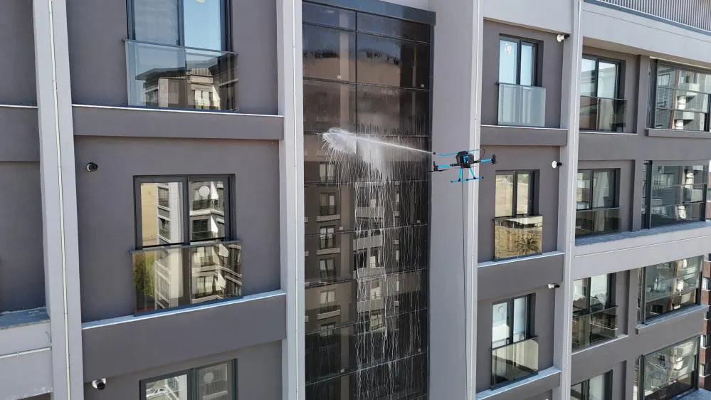 CAM TEMİZLİĞİNE YENİ SOLUK: DRONLAR CAMCI OLDU