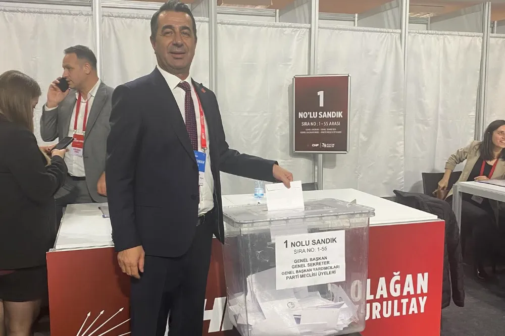 Erhan Adem, CHP Kurultayı’nda Yeniden PM Üyeliğine Seçildi