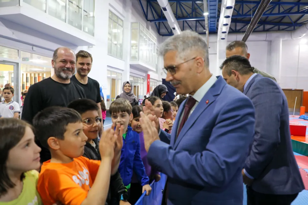 VALİ ÇELİK’TEN GENÇLİK MERKEZİNE ZİYARET