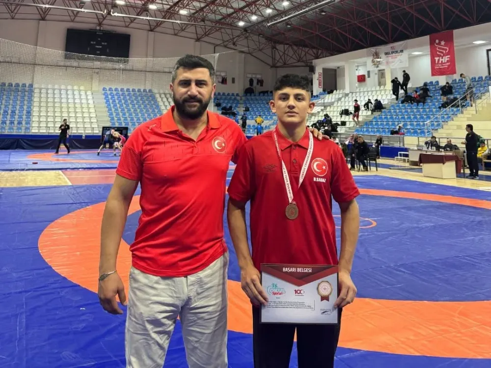 NİĞDELİ DOĞAN SABAZ, U17 GÜREŞ GRUP ŞAMPİYONU!