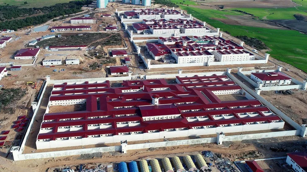 NİĞDE’YE 1.5 MİLYARLIK CEZAEVİ! İHALESİ YAPILDI, İTİRAZ SÜRECİNİN TAMAMLANMASI BEKLENİYOR