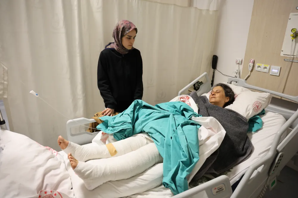 ANNESİ VURULAN, ABİSİ BIÇAKLANAN KADININ FERYADI: 