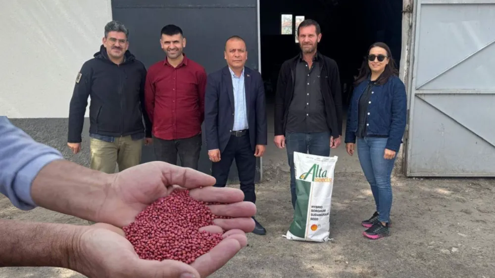 NİĞDE’DE ÇİFTÇİLERE SUDAN OTU TOHUMU DAĞITILDI