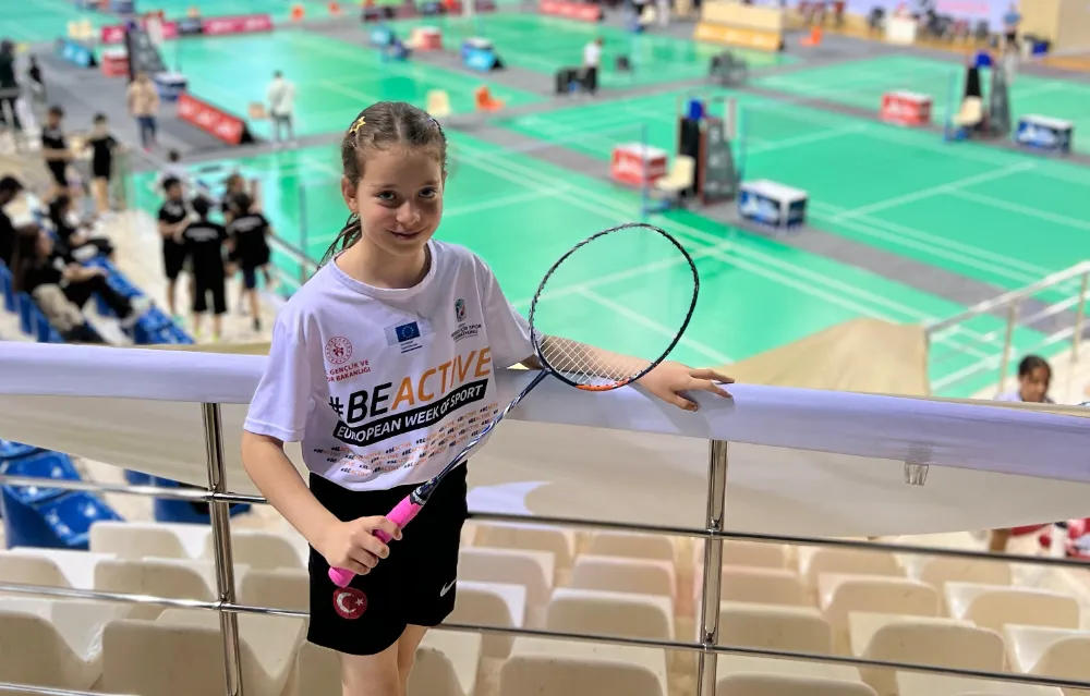 NİĞDELİ BADMİNTONCU AZRA ÖZDEL