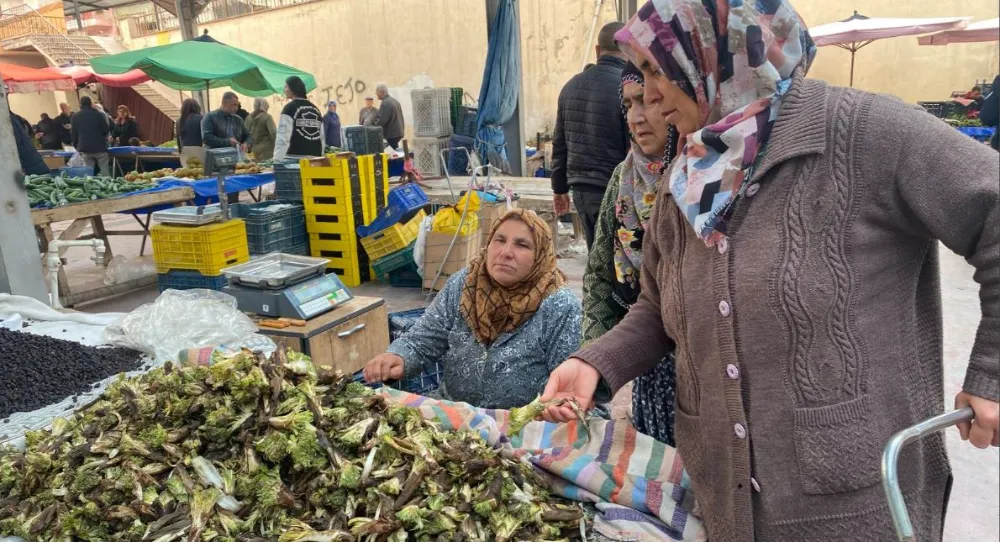 NİĞDE’DE PAZAR TEZGAHLARINDA YERİNİ ALDI! KİLOSU 100 LİRADAN SATILIYOR