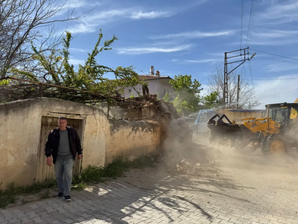 BAHÇELİ’DE METRUK BİNALARIN YIKIMI DEVAM EDİYOR