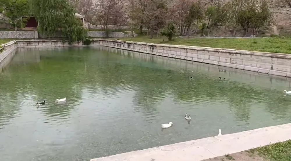 NİĞDE’DE TARİH GÖZ GÖRE GÖRE ERİYOR! 