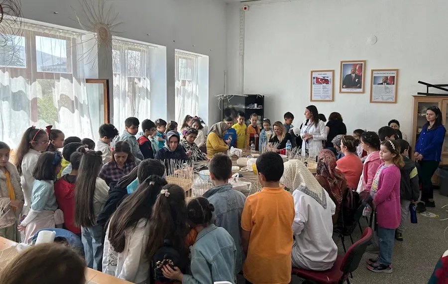 MİNİK ÖĞRENCİLERDEN HALK EĞİTİM MERKEZİ