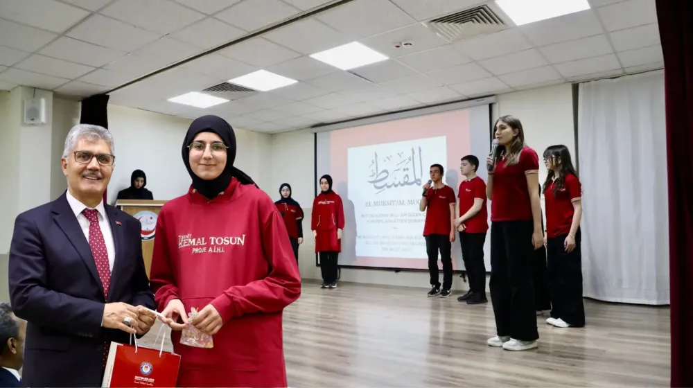 NİĞDE’DE ÜÇ DİLDE ESMA-ÜL HÜSNA YARIŞMASI ÖDÜL TÖRENİ DÜZENLENDİ