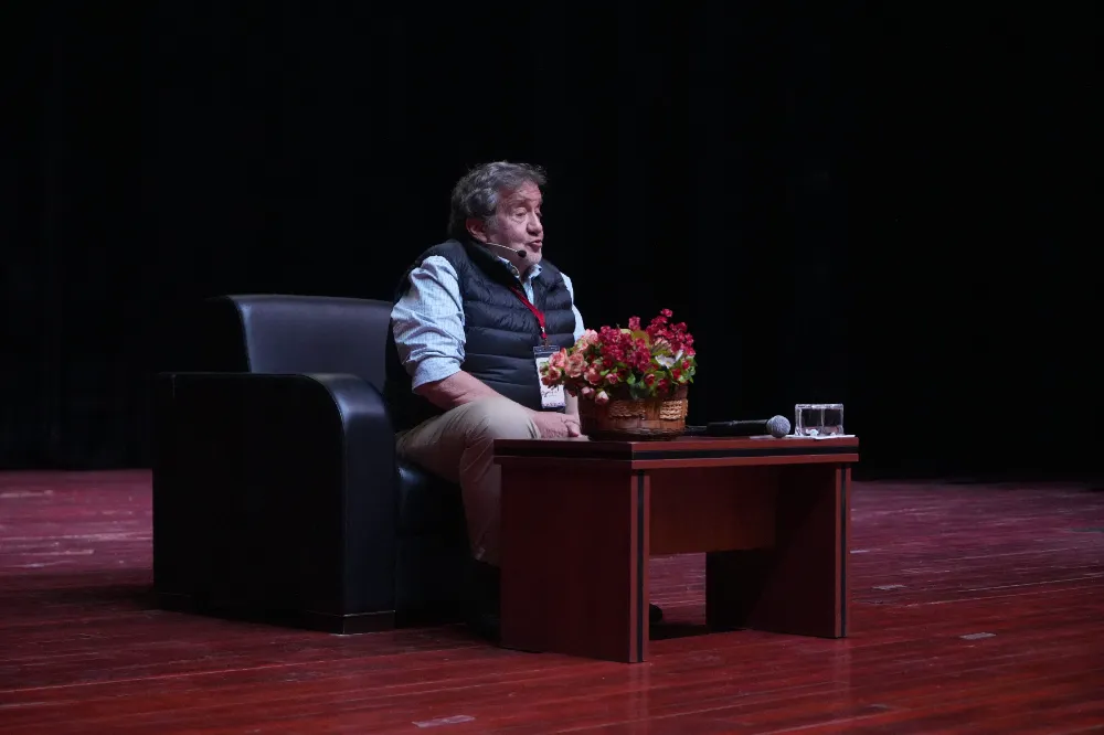 COŞKUN ARAL, GENÇ İLETİŞİMCİLERE DENEYİMLERİNİ AKTARDI