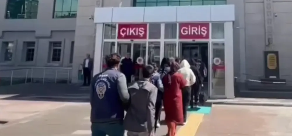 NİĞDE MERKEZLİ DOLANDIRICILIK OPERASYONUNDA 10 ŞÜPHELİ YAKALANDI (VİDEO HABER)