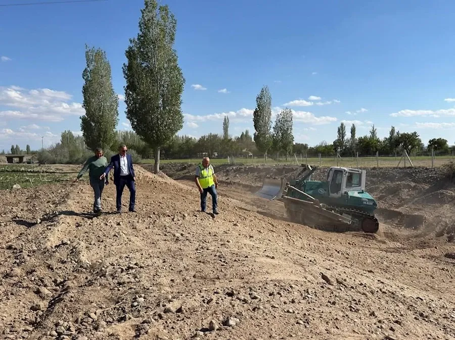 ALTUNHİSAR’DA SAĞLIKLI VE KONFORLU YAŞAM İÇİN ALTYAPI ÇALIŞMALARI DEVAM EDİYOR