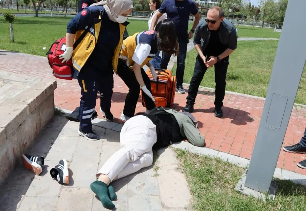 28 YAŞINDAKİ KADIN TABANCAYLA VURULMUŞ HALDE BULUNDU