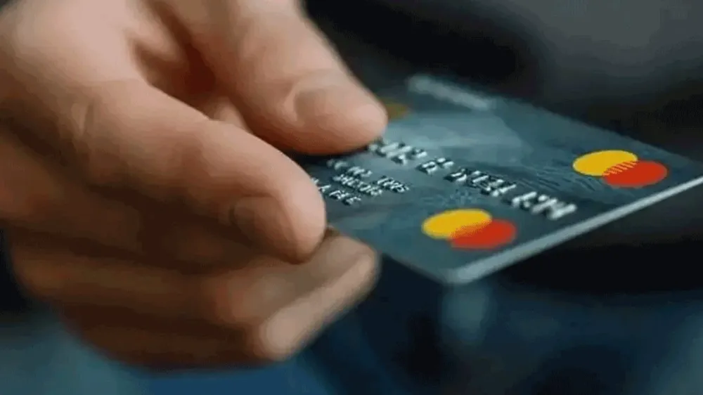 VATANDAŞIN TEK ÇARESİ KREDİ KARTLARI: KARTLI ÖDEMELER NİSANDA YÜZDE 58 ARTTI