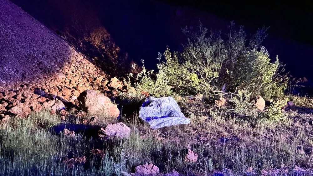 DEFİNE AVCILARININ KAÇAK KAZISI FACİAYLA BİTTİ! DEFİNECİ GÖÇÜK ALTINDA CAN VERDİ