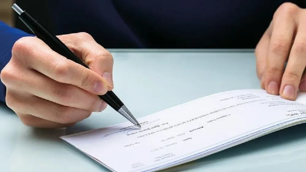 NİĞDE’DE TİCARET ÇEKLE DÖNÜYOR