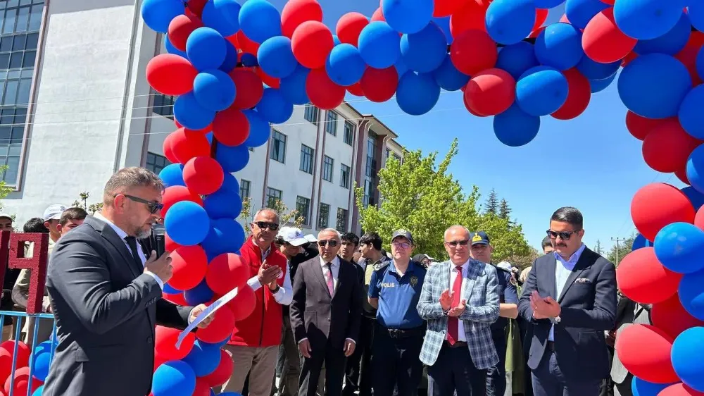 BOR’DA “GENÇLİK VE SPOR SOKAĞI” COŞKUYLA AÇILDI!