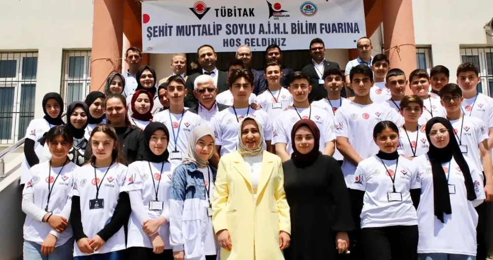 ÇAMARDI’DA GENÇ MUCİTLER SAHNE ALDI: TÜBİTAK 4006 BİLİM FUARI BÜYÜK İLGİ GÖRDÜ