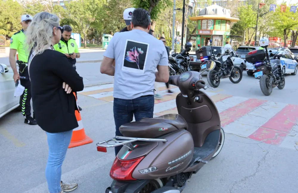  EHLİYET, KASK, SİGORTA YOK, 20 BİN LİRA CEZA VAR