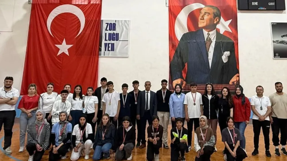 ÇİFTLİK’TE GENÇLİK HAFTASINA FLOOR CURLİNG COŞKUSU